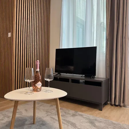 New Luxury In Old Town *